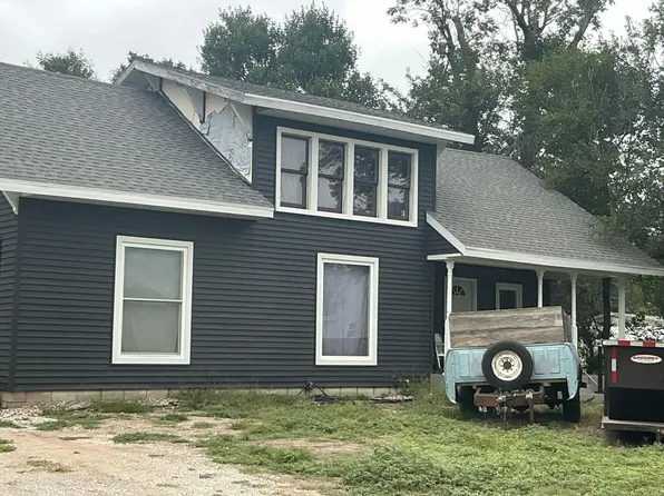 707 E Cedar St, Sutton, NE 68979