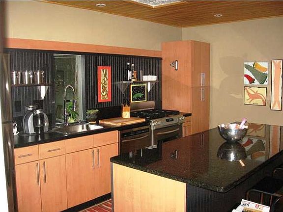 2nd image of 1569 College Ct