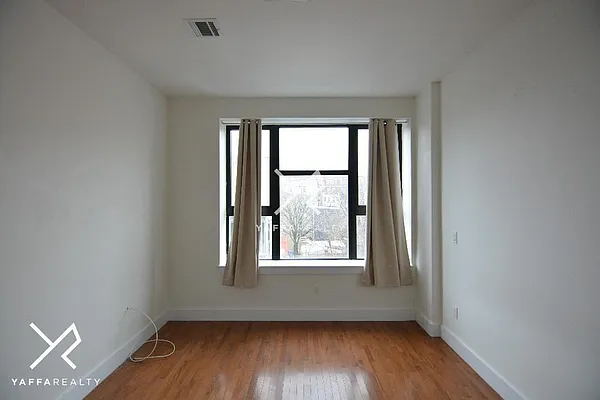 Rented by Yaffa Realty LLC | media 4