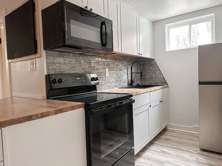 916 N Prospect St — Photo 24