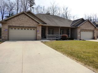 1465 Snow Shoe Trl, Suamico, WI 54173