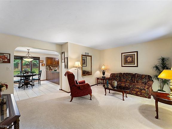 3rd image of 7617 Locust Ln
