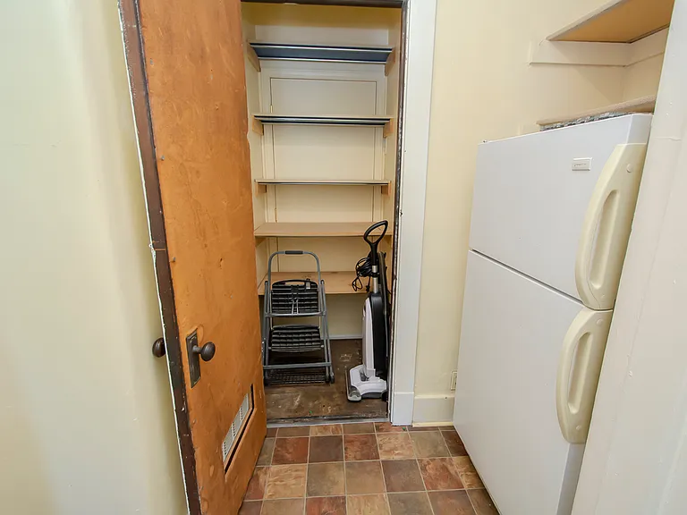 1613 Edgeland Ave — Photo 16