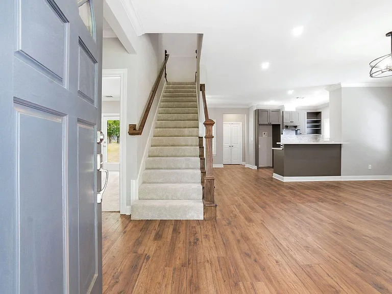 502 Louisa St — Photo 12