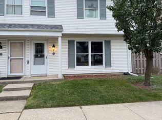 28V Fernwood Dr #V, Bolingbrook, IL 60440