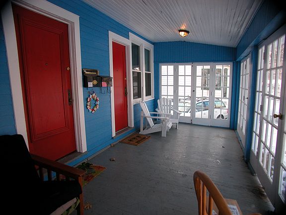 Front porch w/glass doors