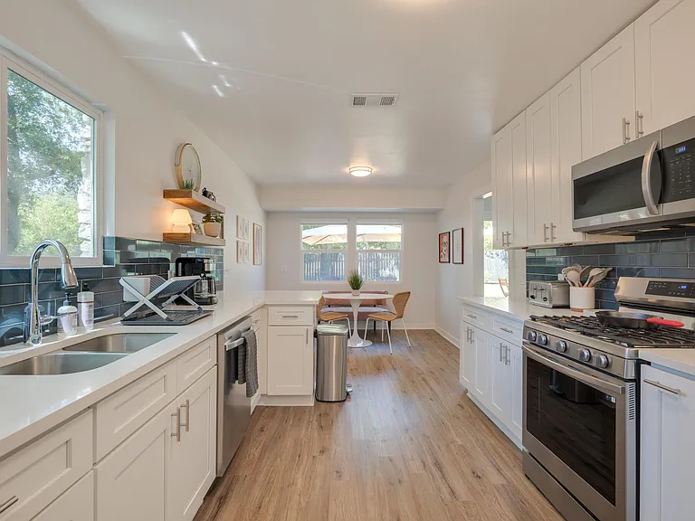 2202 Donna Dr — Photo 13