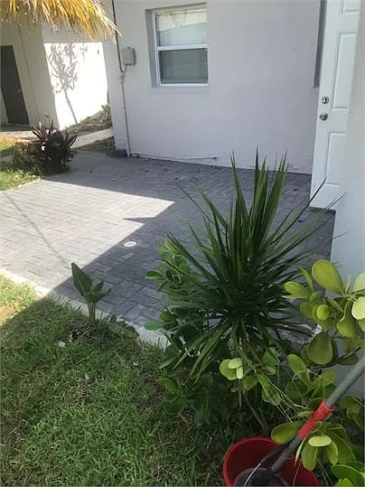 741 Hibiscus Ave — Photo 23