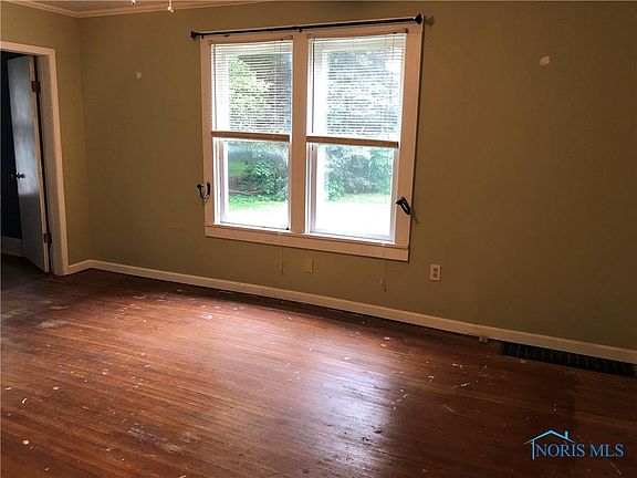 5th image of 568 Ames St