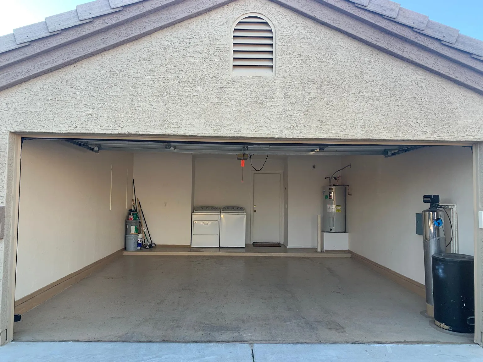 3 bed, 1072 sqft, $1,575 — Photo 3