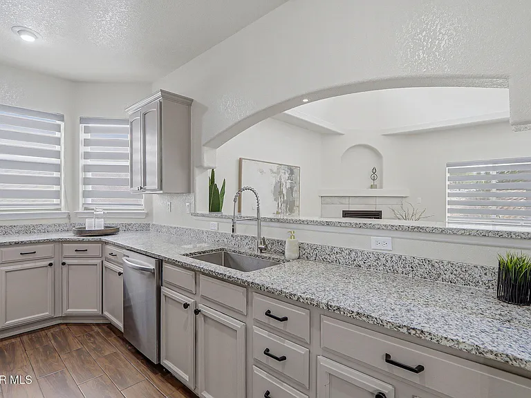 3121 Tierra Paola Ln — Photo 10