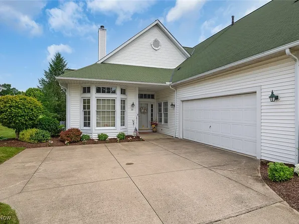 20 Golf View Ln, North Olmsted, OH 44070