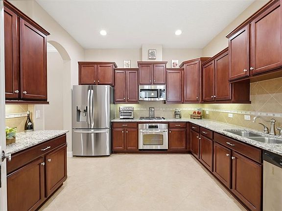 3rd image of 2901 DEVONOAK BOULEVARD