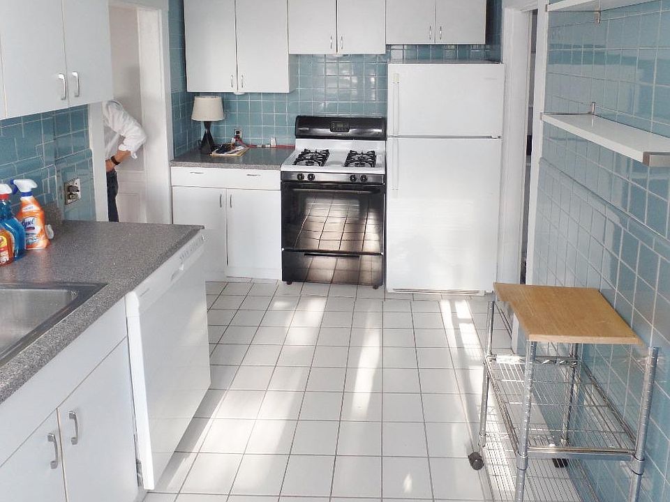 2nd image of 133 Chiswick Rd #2