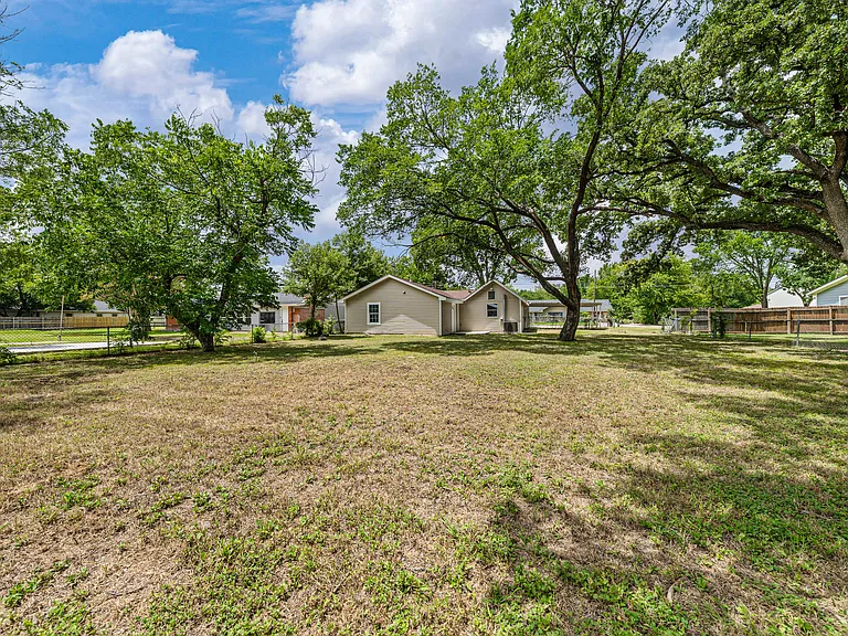 11700 N Oak St — Photo 48