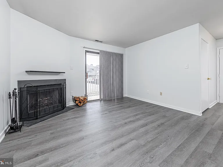 1309 Roberts Way — Photo 9