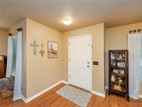 5th image of 236 Bradfield Dr