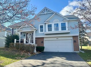 612 Orrington Ct, Lake Zurich, IL 60047