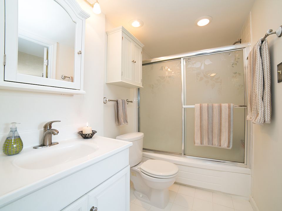 1st image of 1300 Army Navy Dr APT 818