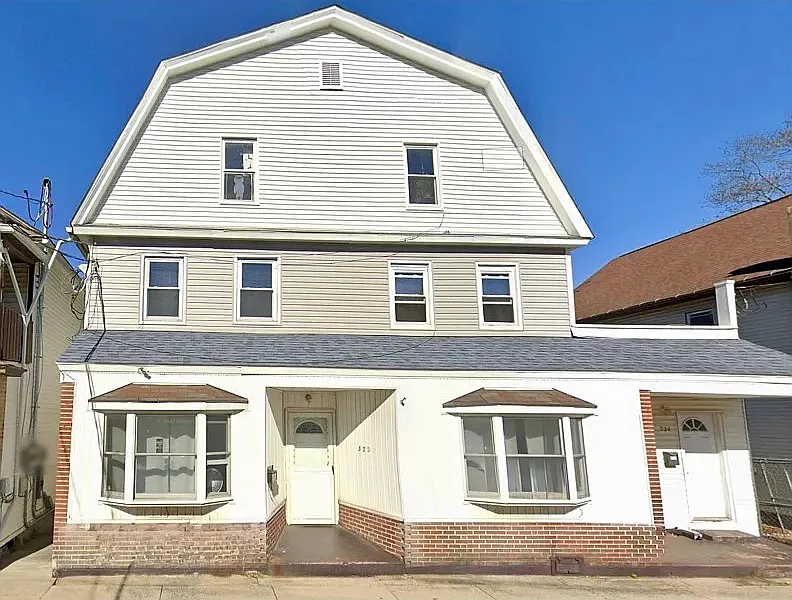 322 Front St #3