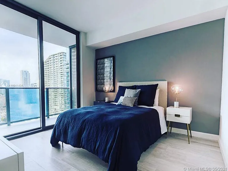 45 SW 9th St #3309 — Photo 7