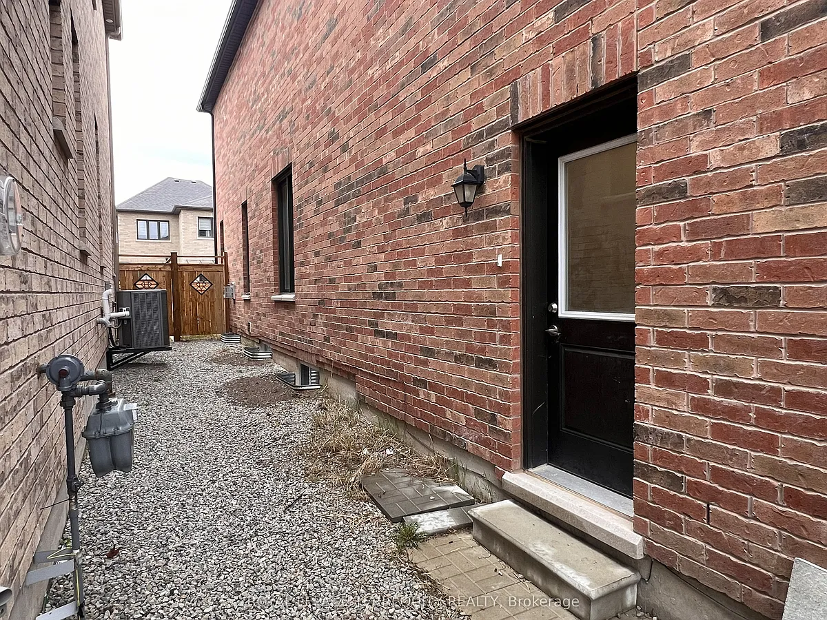 Building Photo - 12 Merrimac Dr #BASEMENT