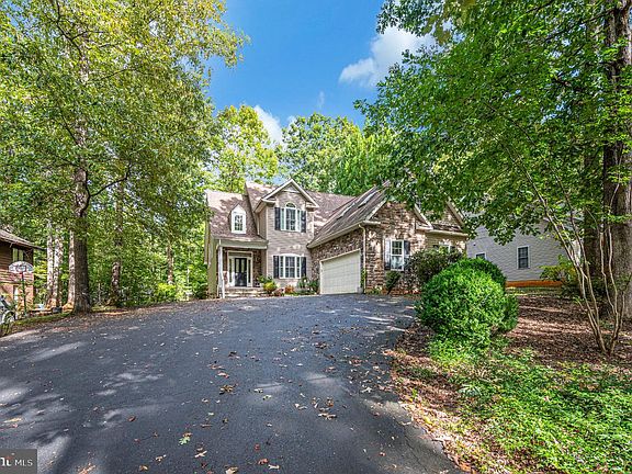 3rd image of 400 Wilderness Dr