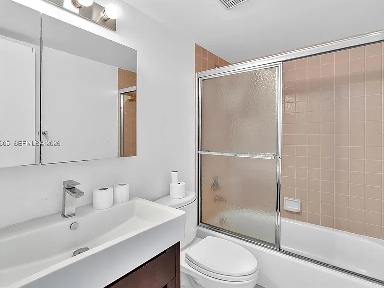 825 NE 26th Ave — Photo 29