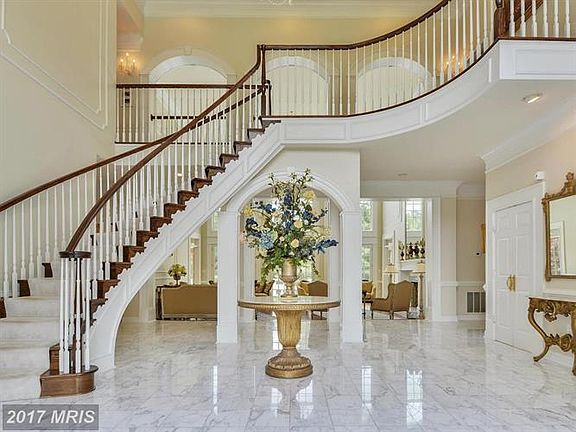 5th image of 814 Olde Georgetown Ct