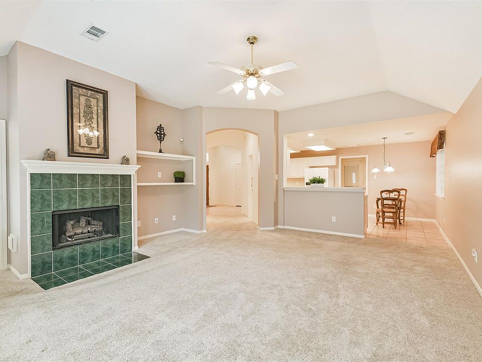 1st image of 10423 Emerald Glen Ln