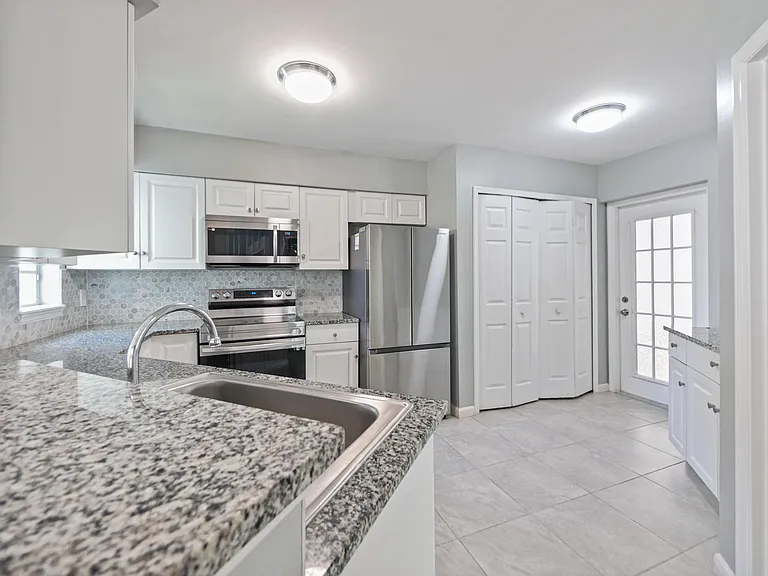 750 Olympic Cir — Photo 5