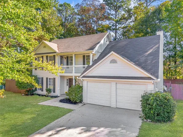 5223 Hollyfield Dr, Stone Mountain, GA 30088