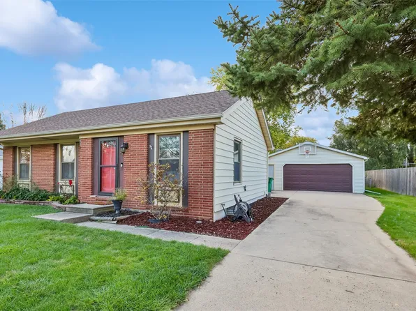 210 12th Ave NW, Altoona, IA 50009