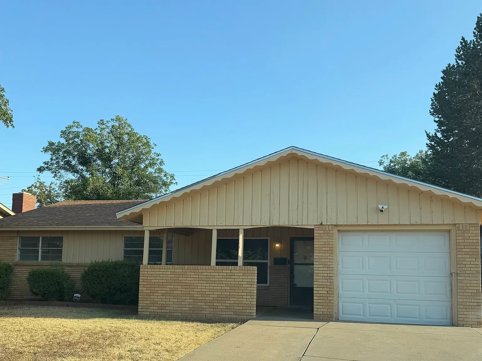 3 bed, 1390 sqft, $1,400 — Photo 1
