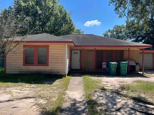 1033 Clairmont Dr, Orange, TX 77630