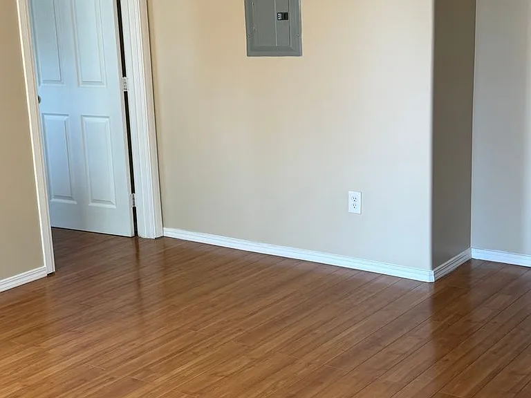 2071 Vista Del Mar Ave — Photo 12
