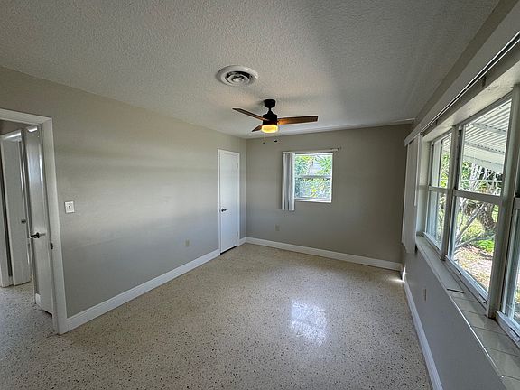 4th image of 110 Melaleuca Dr