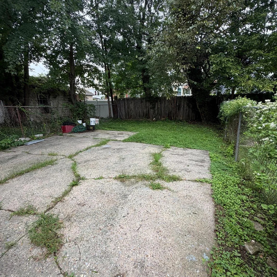 4 bed, 2.0 bath, 2382 sqft, $2,500 — Photo 2