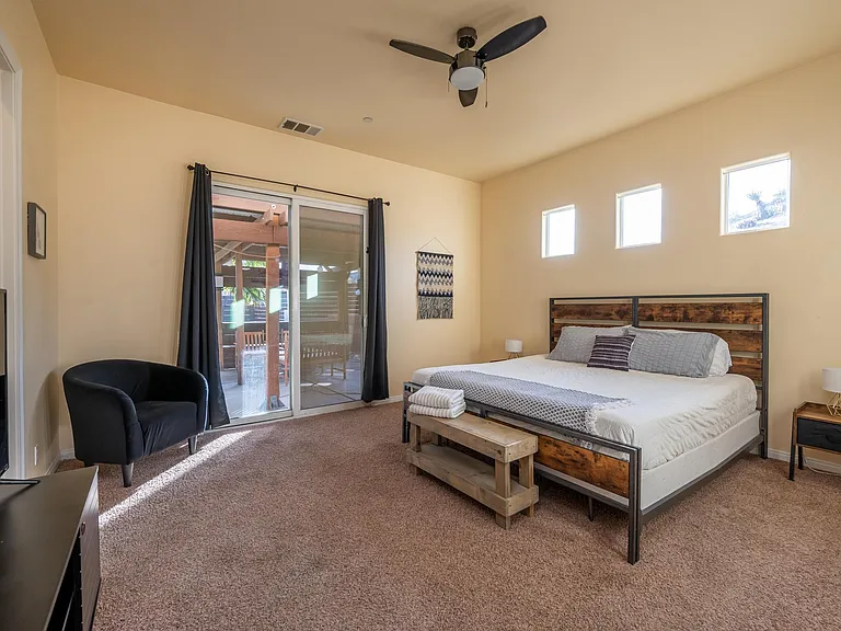 4980 Surrey Ct — Photo 30