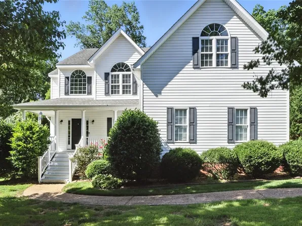 8949 Hollow Oak Dr, Midlothian, VA 23112