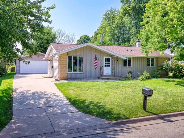 1025 Green Acres Ln, Neenah, WI 54956