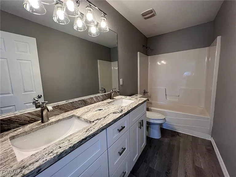 2239 SW 2nd Ln — Photo 7