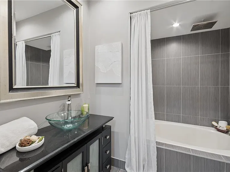 3777 Peachtree Rd NE #914 — Photo 9