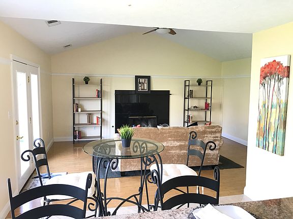 3rd image of 705 Lauren Dr