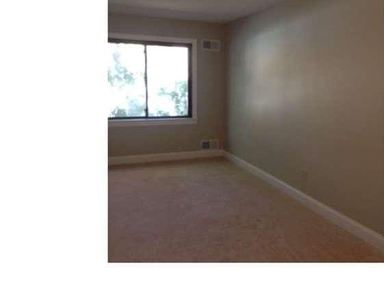 4th image of 18 Delancey Pl