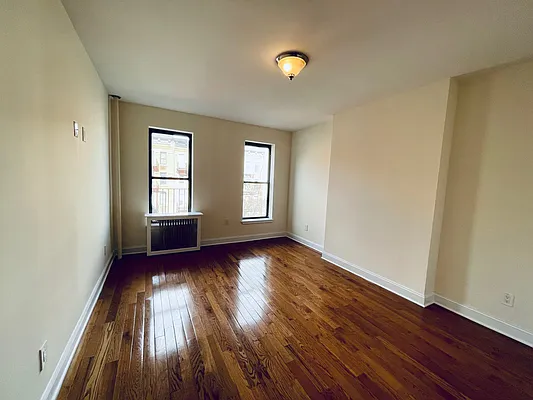 Rented by Mann Maurice A | media 23