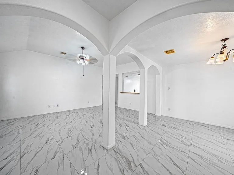 8131 Golden Trace Ct — Photo 6