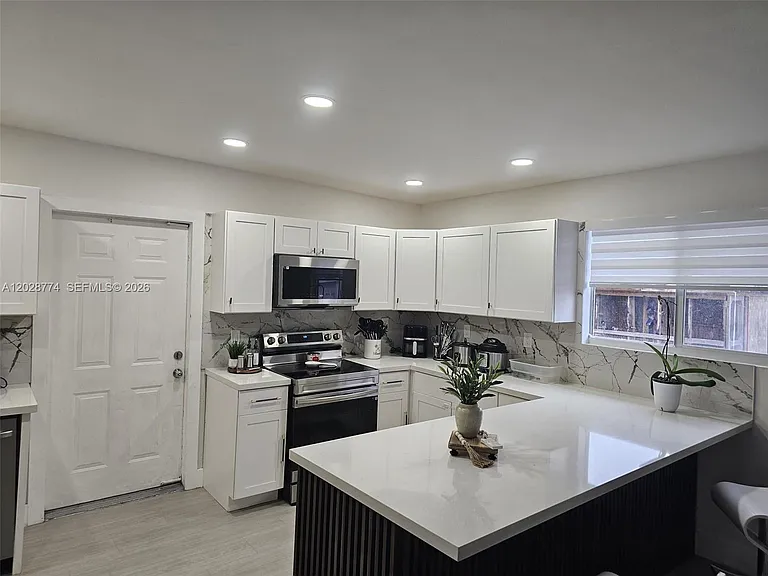75 SW 18th Ave — Photo 6