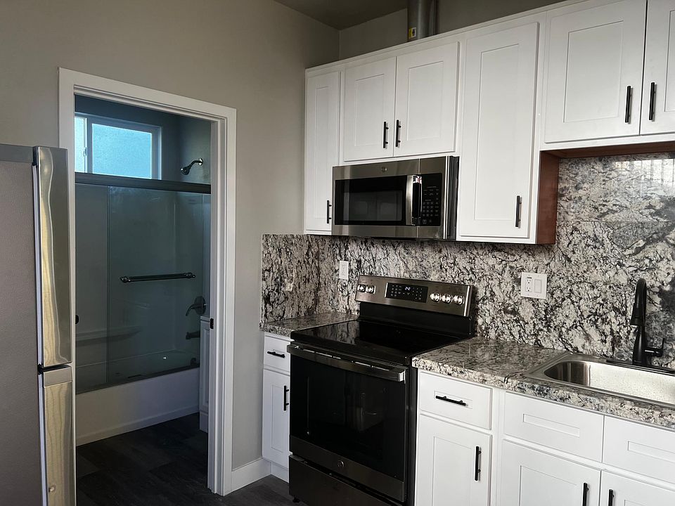 1st image of 492 Macarthur Ave