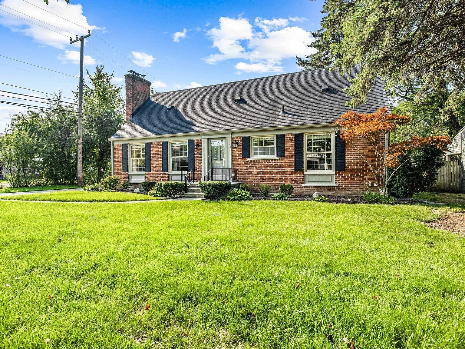 4 bed, 2.0 bath, 1850 sqft, $3,800 — Photo 3